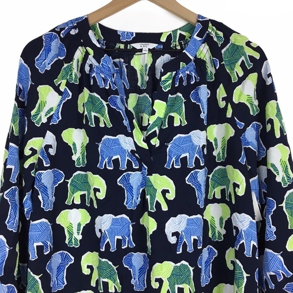 CROWN & IVY Top Blouse Elephants Split V Neck 3/4 Sleeve Navy Size Large NWT - Picture 2 of 10